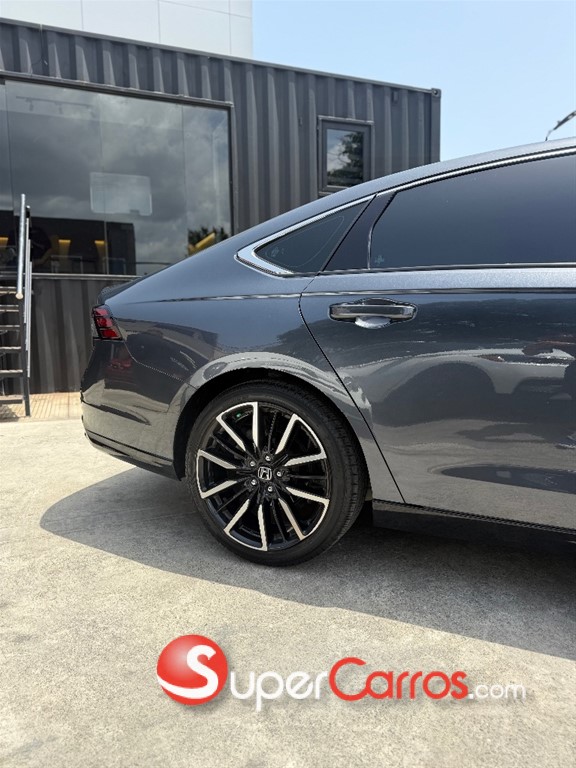 2023 Honda Accord Touring — foto 2 / 10