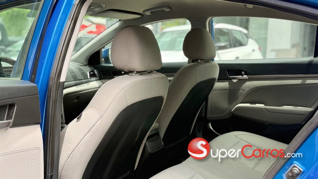 2017 Hyundai Elantra SE — foto 6 / 10