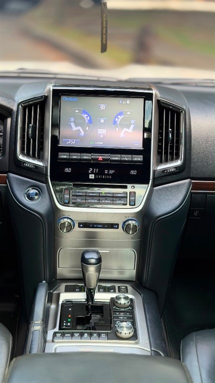 2019 Toyota Land Cruiser VXR — foto 5 / 12
