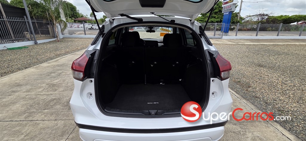 2021 Nissan Kicks SV — foto 9 / 12