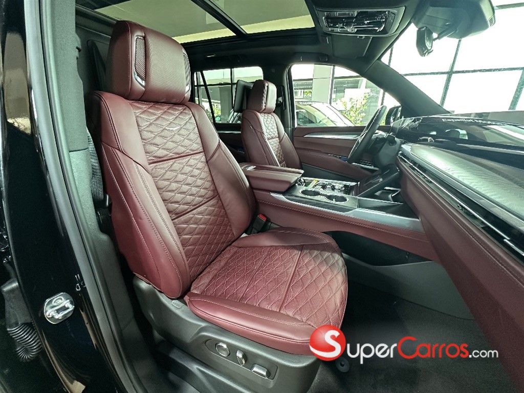 2026 Cadillac Escalade Luxury Short — foto 8 / 12