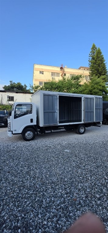 2022 Isuzu ELF — foto 3 / 12