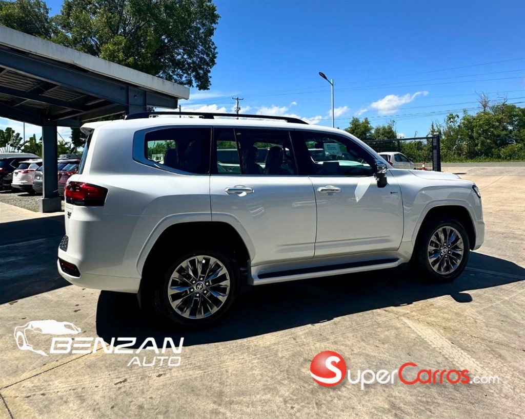 2027 Toyota Land Cruiser 300 ZX Hybrid — foto 3 / 8