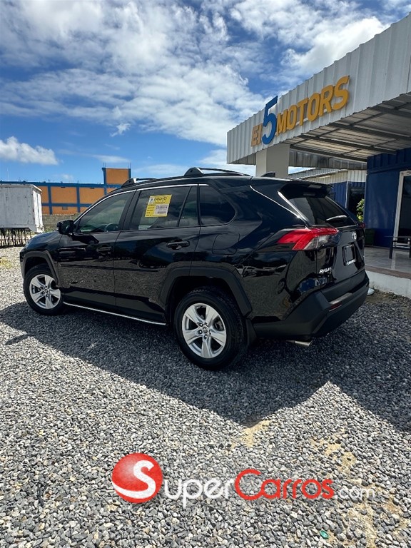 2020 Toyota RAV4 XLE — foto 2 / 10