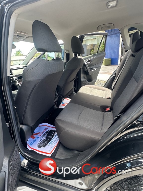2020 Toyota RAV4 XLE — foto 6 / 10