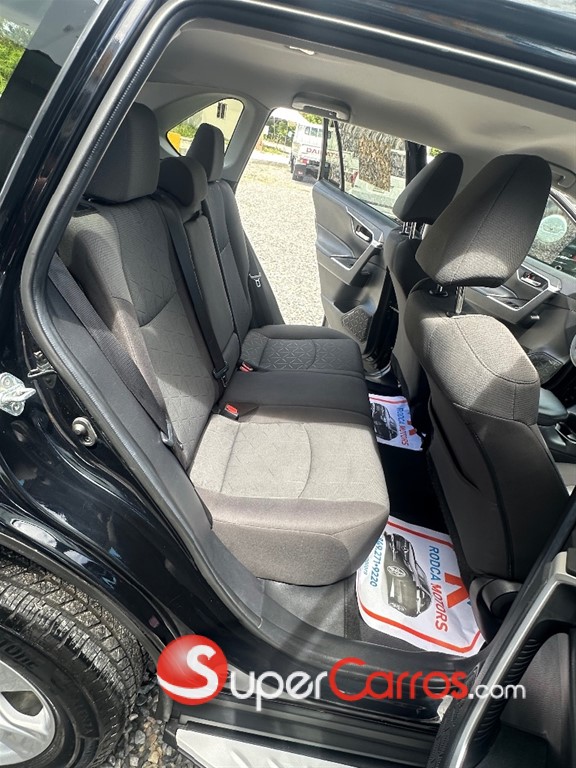 2020 Toyota RAV4 XLE — foto 8 / 10