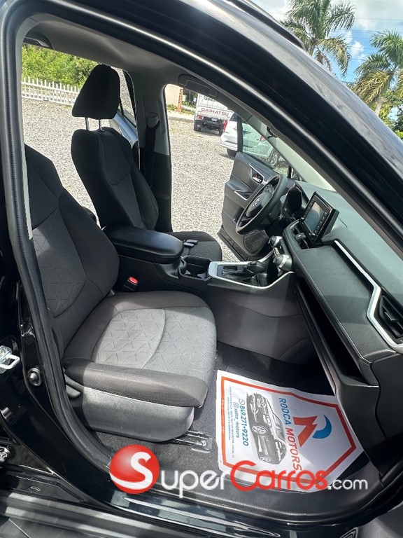 2020 Toyota RAV4 XLE — foto 9 / 10