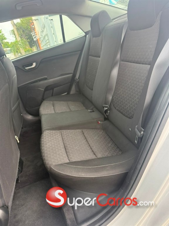 2021 Kia Rio LX — foto 7 / 10