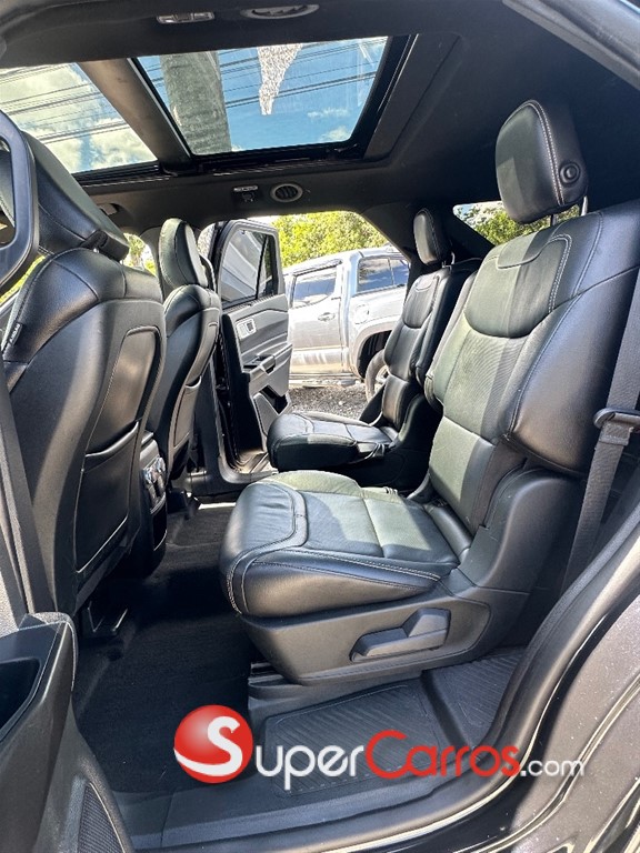 2020 Ford Explorer ST — foto 8 / 10