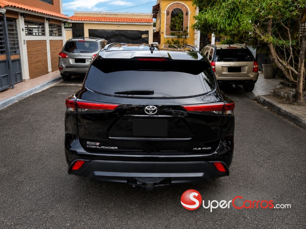 2020 Toyota Highlander XLE — foto 2 / 8