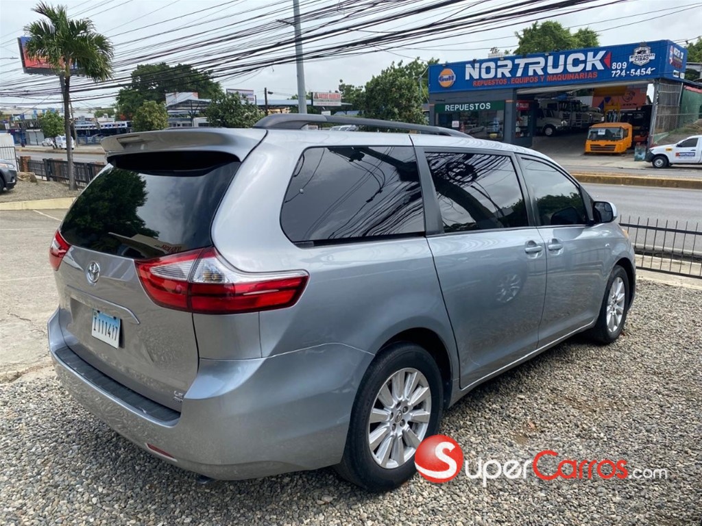 2018 Toyota Sienna LE — foto 4 / 12