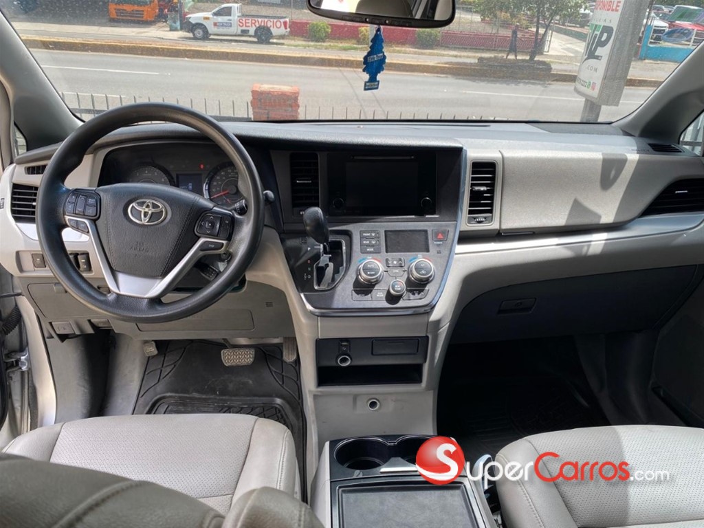 2018 Toyota Sienna LE — foto 5 / 12