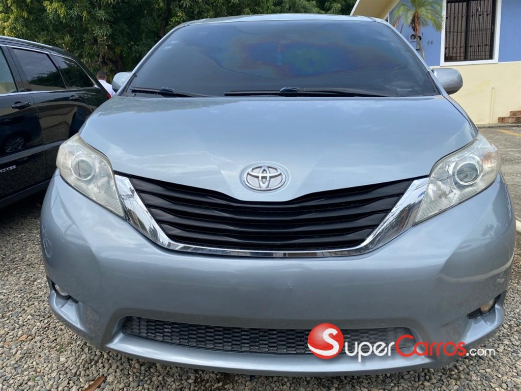 2018 Toyota Sienna LE — foto 6 / 12