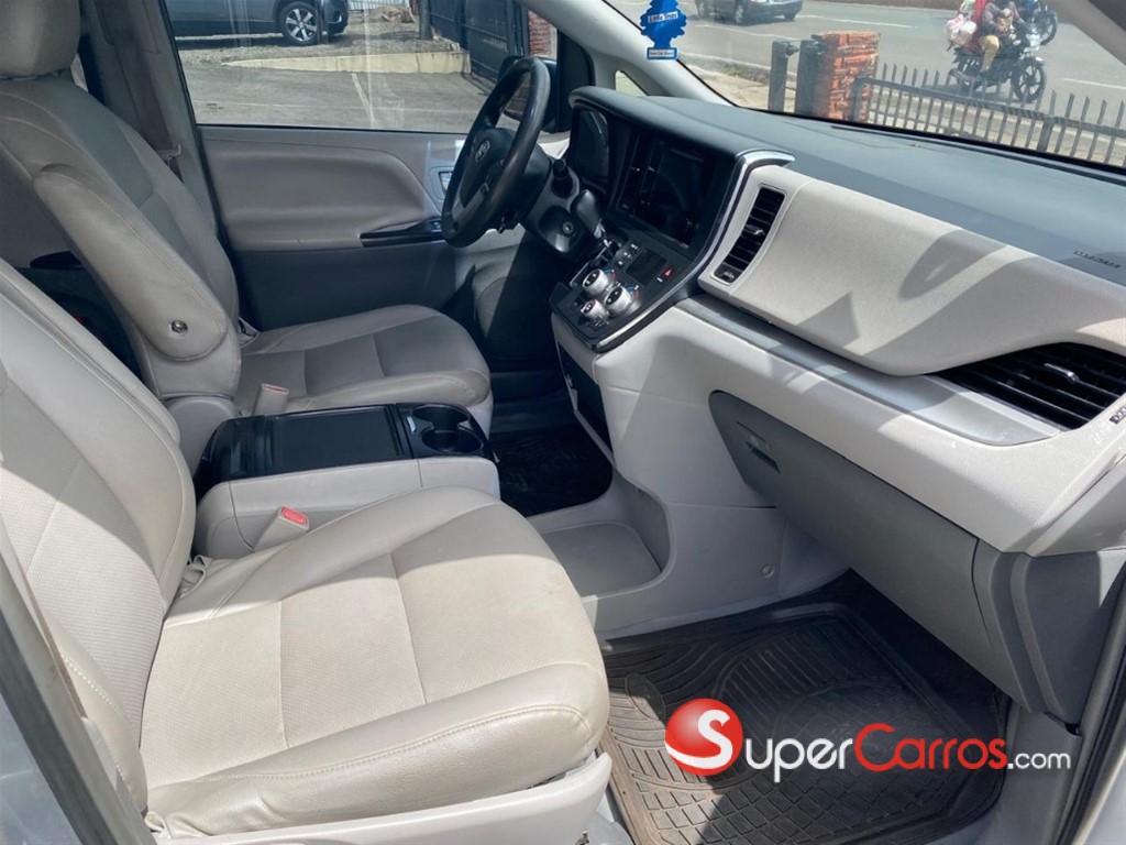 2018 Toyota Sienna LE — foto 7 / 12