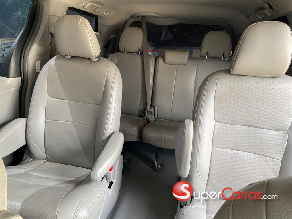 2018 Toyota Sienna LE — foto 8 / 12