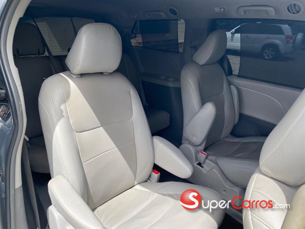 2018 Toyota Sienna LE — foto 10 / 12