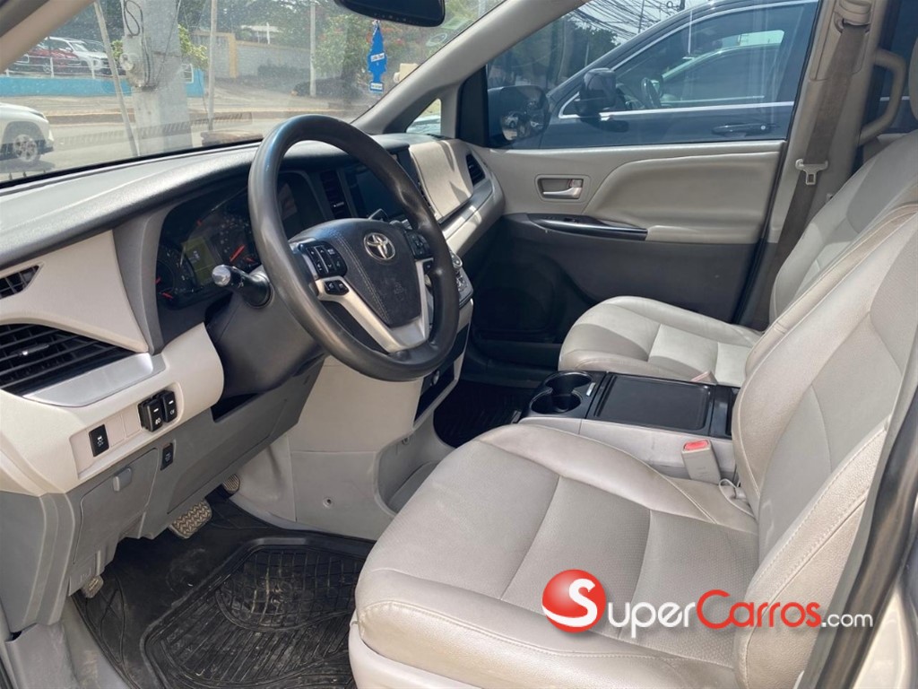 2018 Toyota Sienna LE — foto 12 / 12