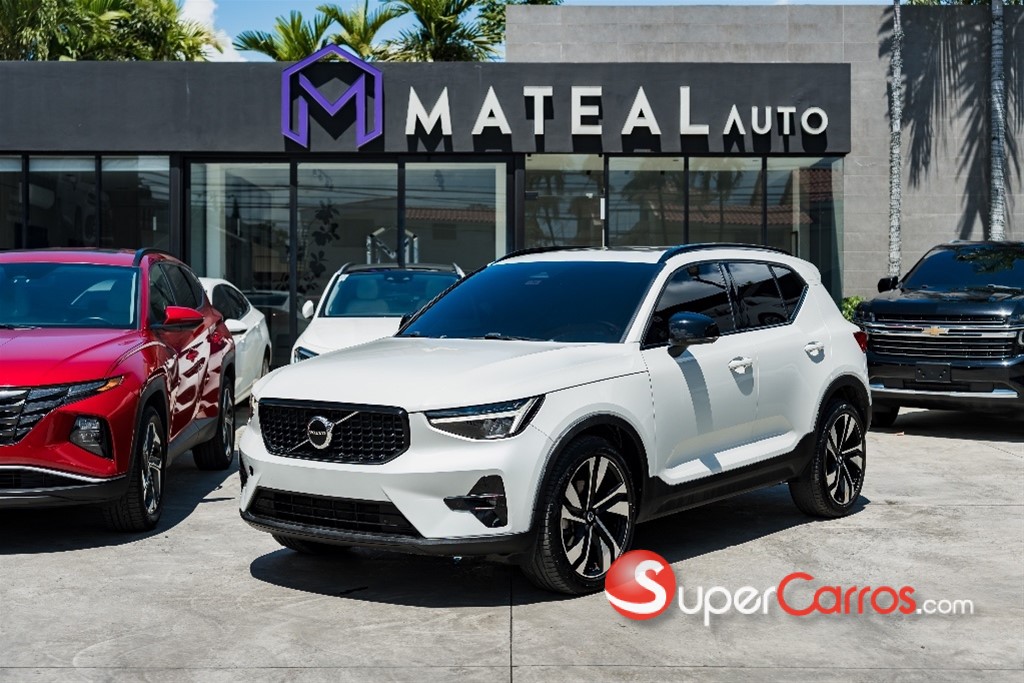2023 Volvo XC40 Ultimate Dark B5 — foto 1 / 12