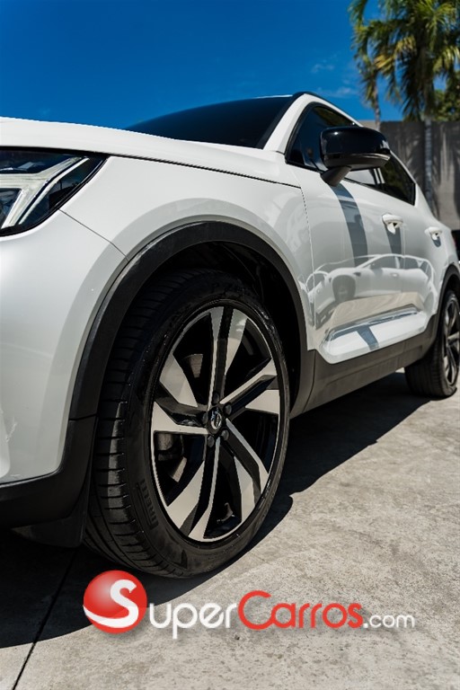 2023 Volvo XC40 Ultimate Dark B5 — foto 3 / 12