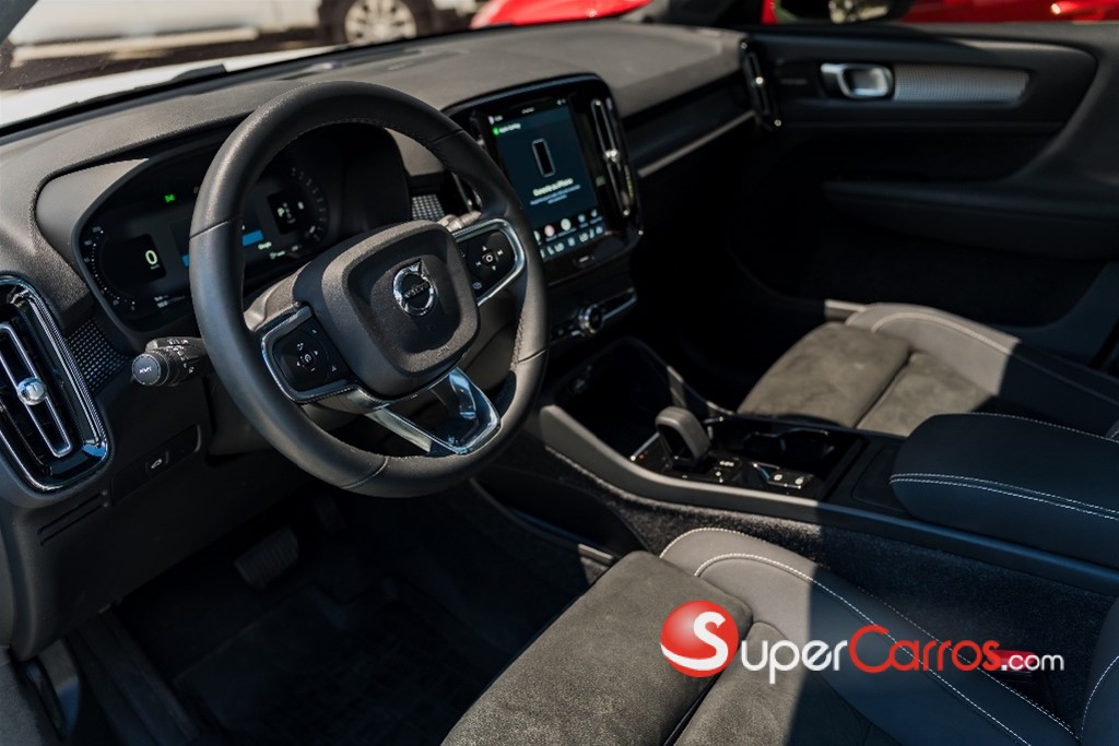 2023 Volvo XC40 Ultimate Dark B5 — foto 8 / 12