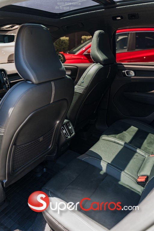 2023 Volvo XC40 Ultimate Dark B5 — foto 11 / 12
