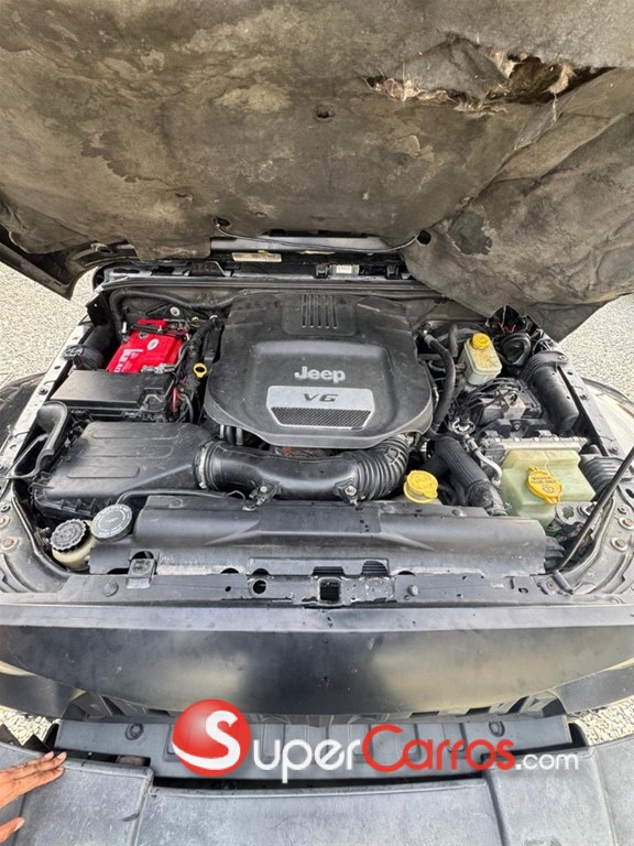 2014 Jeep Wrangler Sahara Unlimited — foto 7 / 11