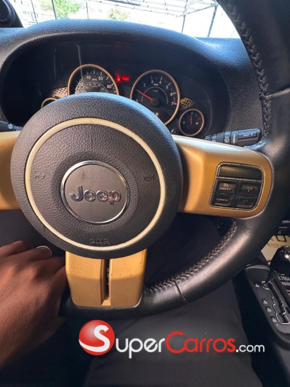 2014 Jeep Wrangler Sahara Unlimited — foto 8 / 11