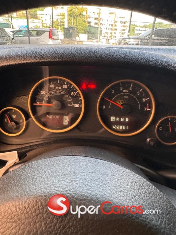 2014 Jeep Wrangler Sahara Unlimited — foto 9 / 11