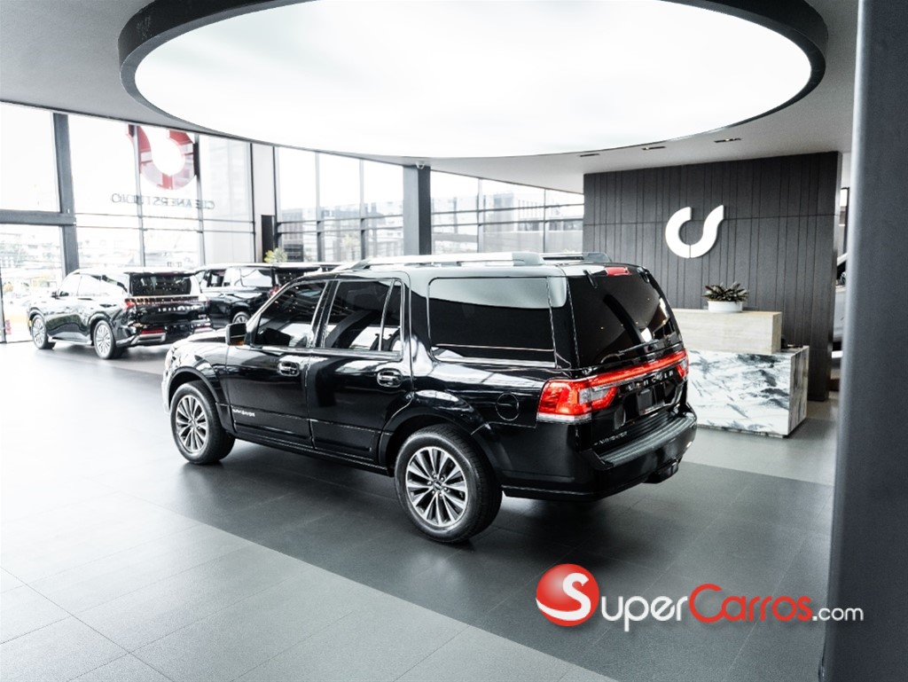 2016 Lincoln Navigator — foto 4 / 11