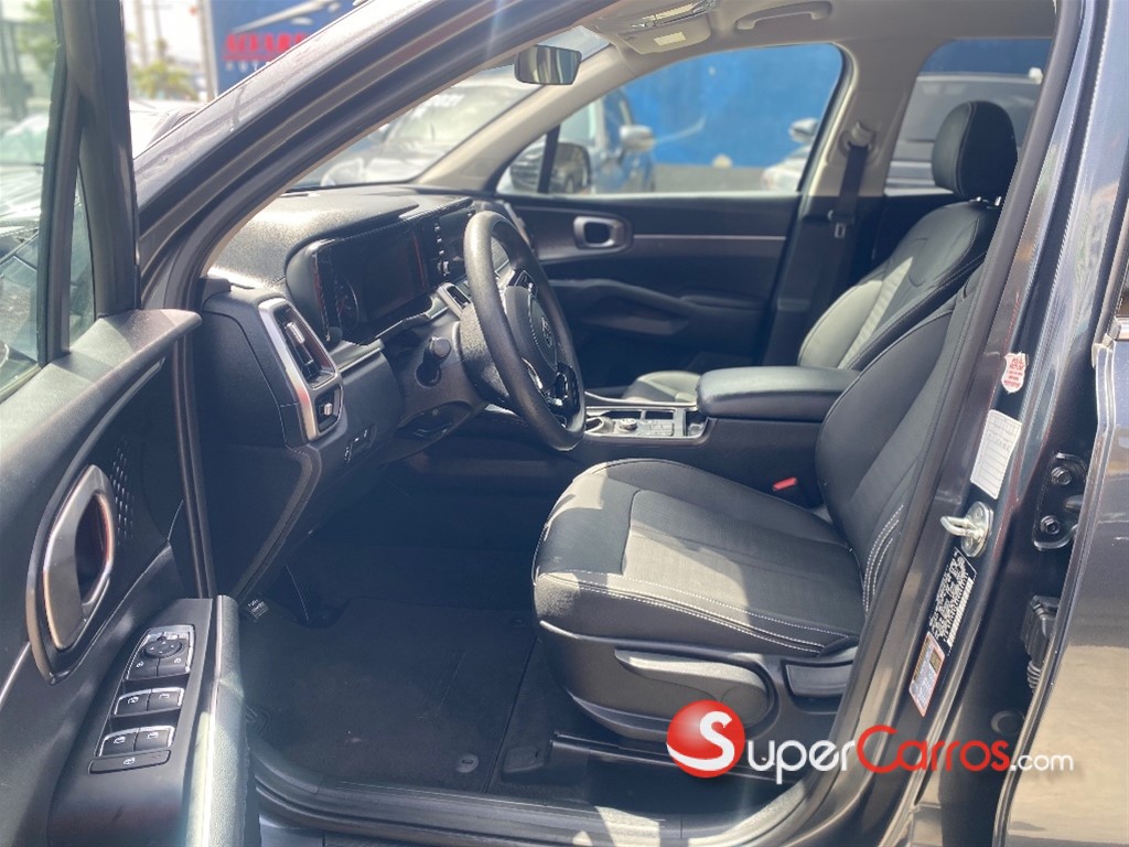 2021 Kia Sorento LX — foto 8 / 11