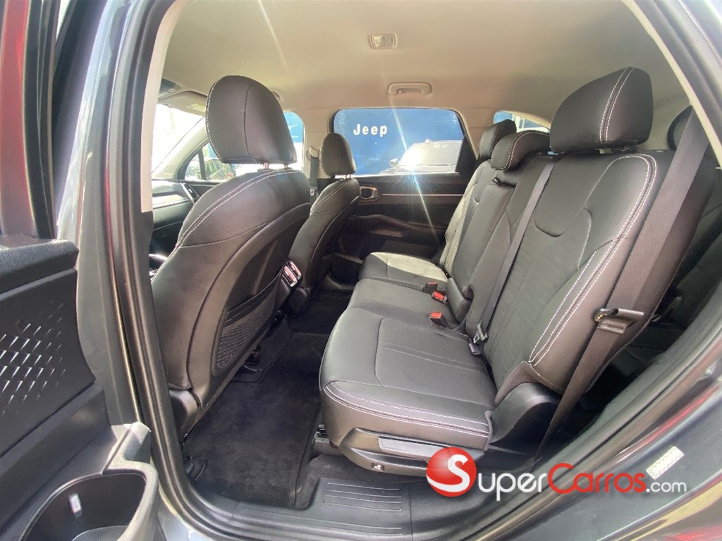 2021 Kia Sorento LX — foto 9 / 11