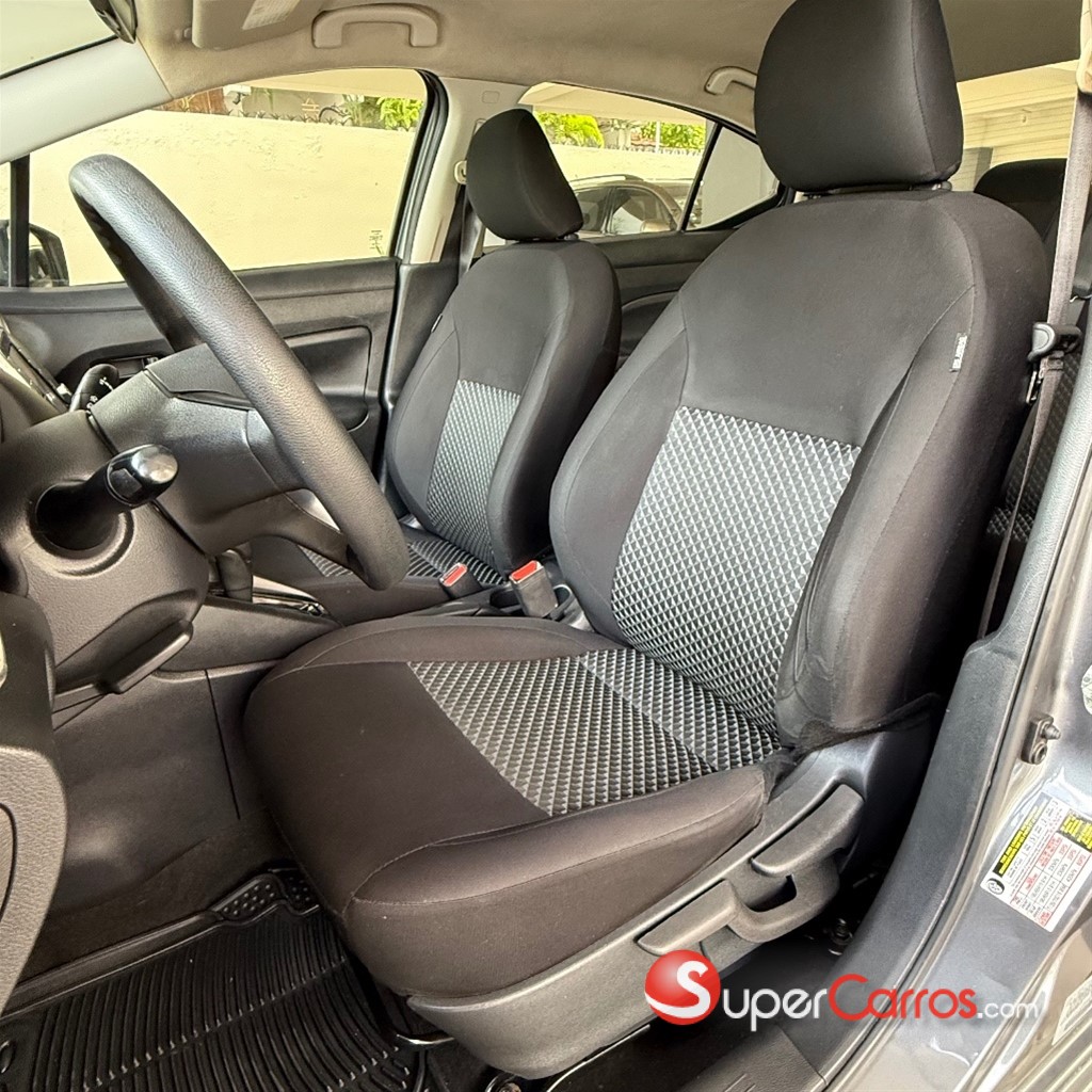 2021 Nissan Versa S Plus — foto 6 / 12