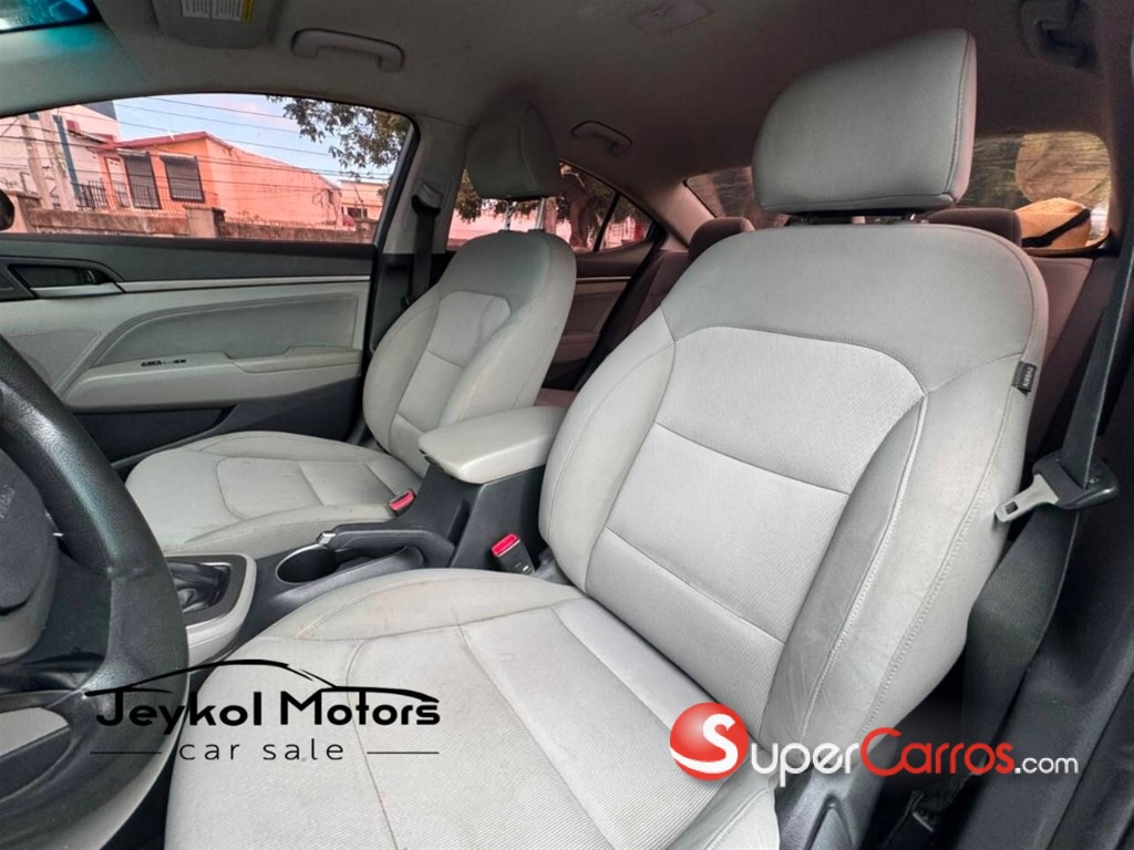2017 Hyundai Elantra — foto 5 / 11