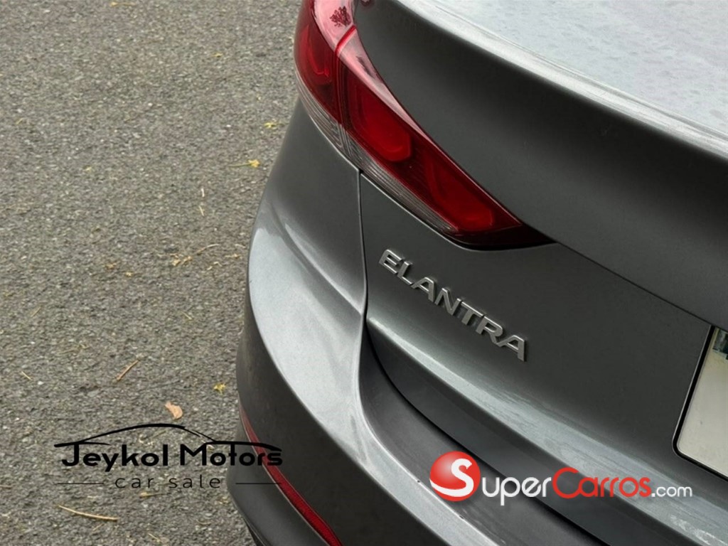 2017 Hyundai Elantra — foto 7 / 11