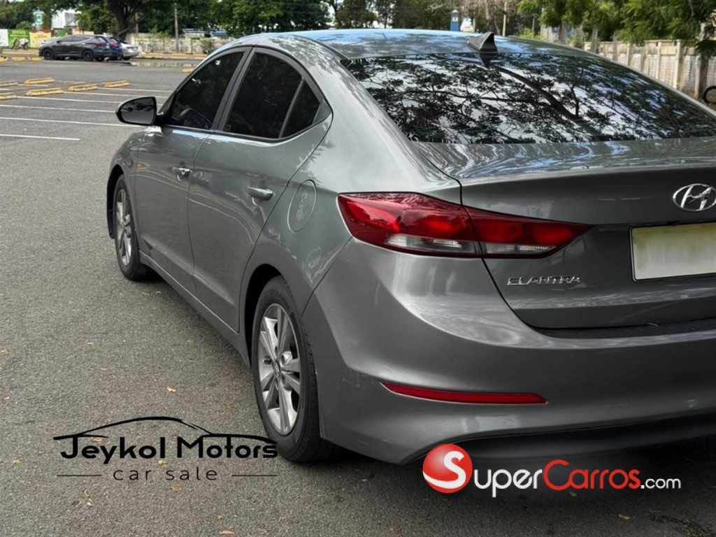2017 Hyundai Elantra — foto 9 / 11