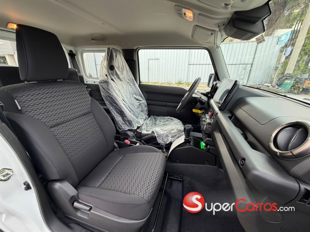 2027 Suzuki Jimny GLX — foto 9 / 12