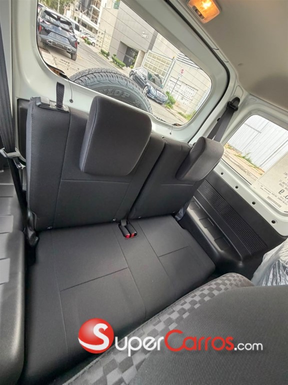 2027 Suzuki Jimny GLX — foto 10 / 12