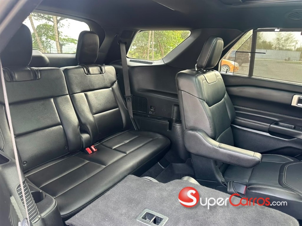 2020 Ford Explorer ST — foto 10 / 12