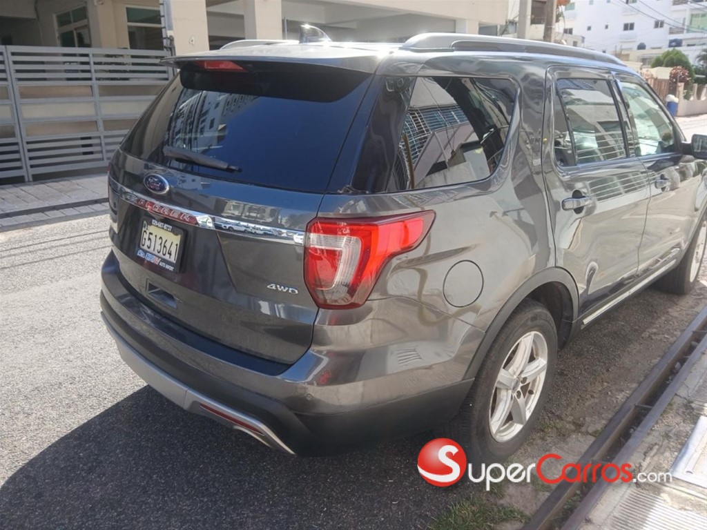 2017 Ford Explorer XLT — foto 1 / 12
