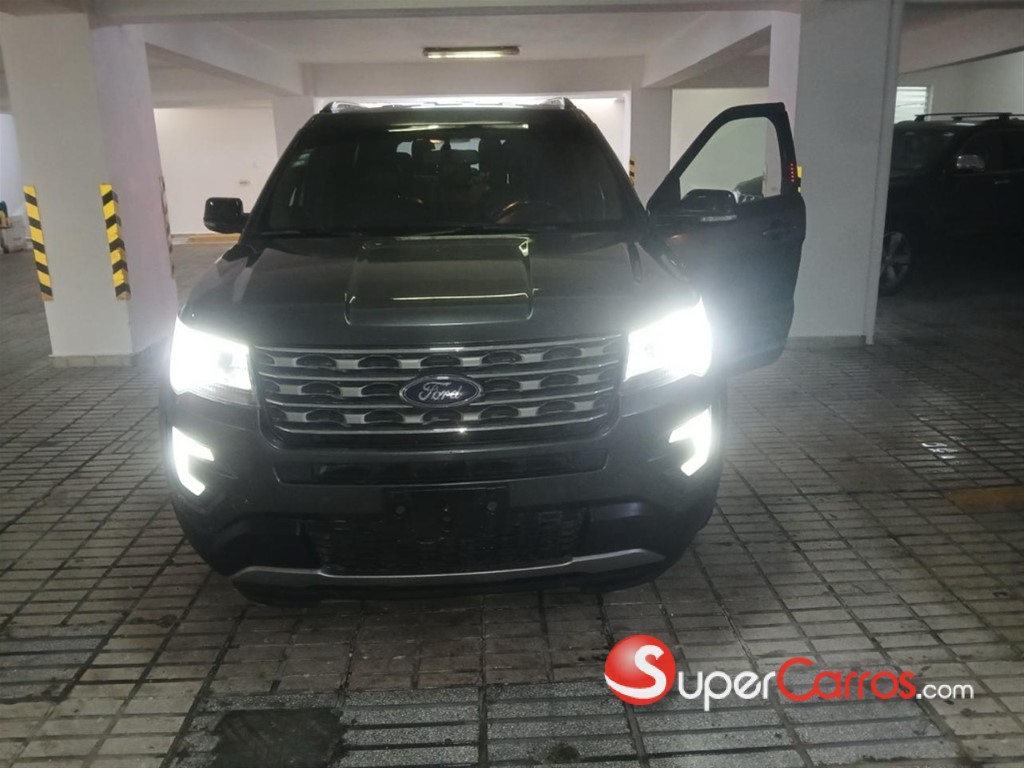 2017 Ford Explorer XLT — foto 2 / 12