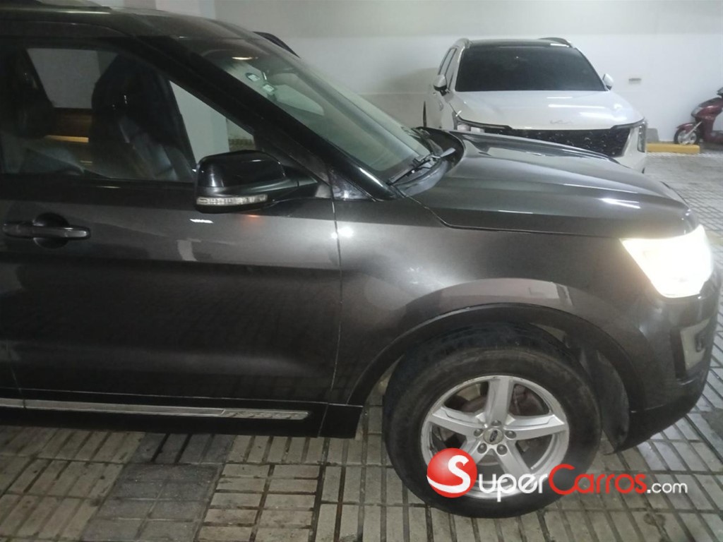 2017 Ford Explorer XLT — foto 3 / 12