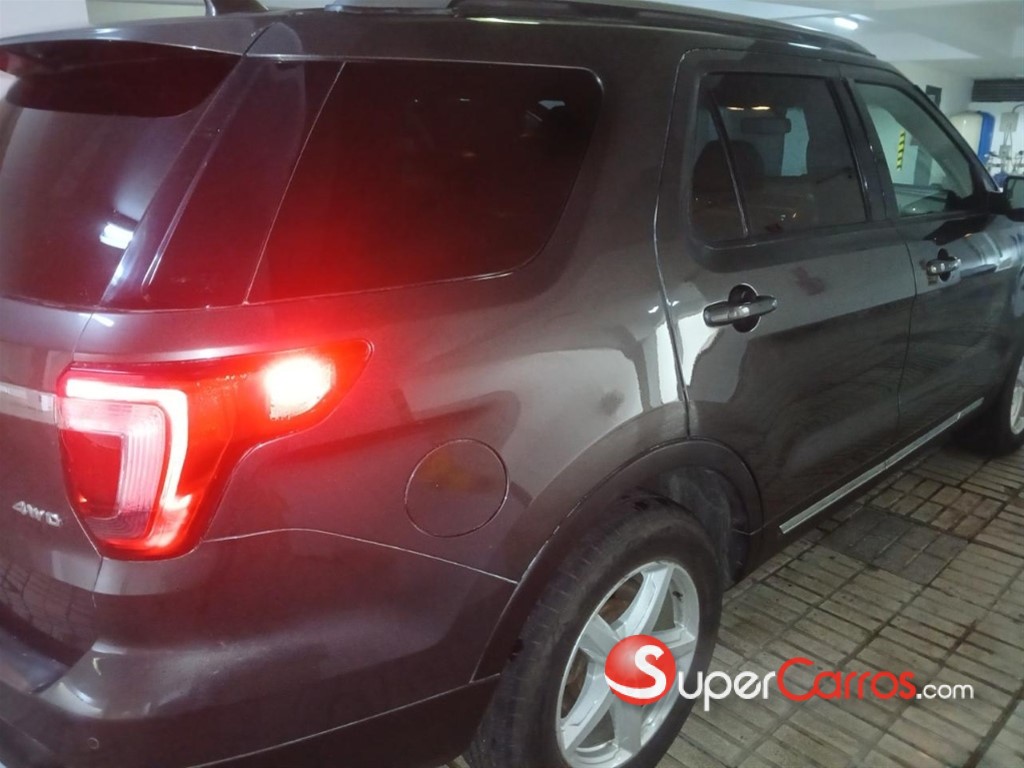 2017 Ford Explorer XLT — foto 4 / 12