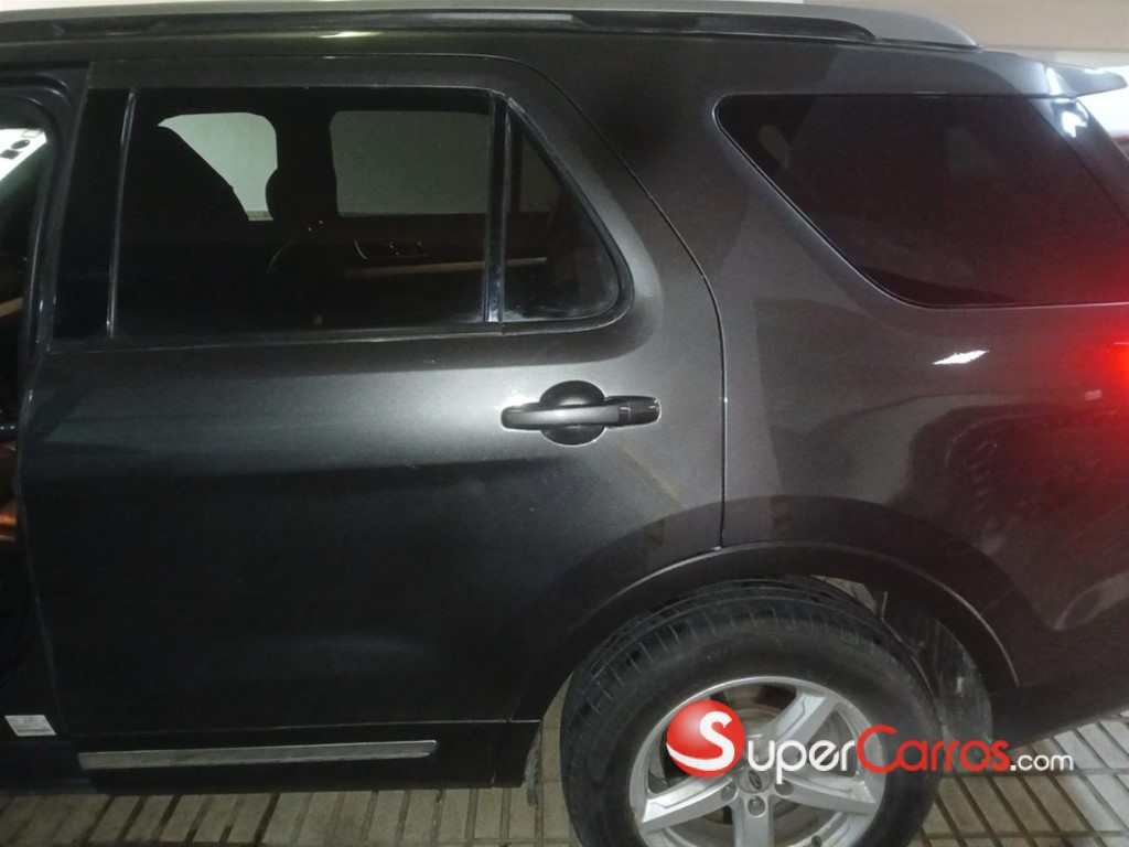 2017 Ford Explorer XLT — foto 5 / 12