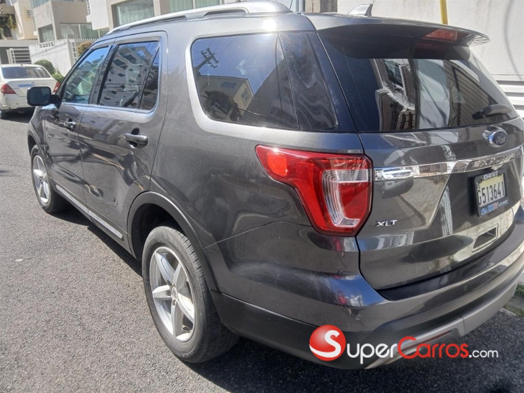 2017 Ford Explorer XLT — foto 10 / 12
