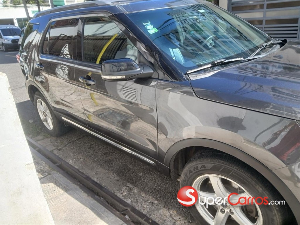 2017 Ford Explorer XLT — foto 11 / 12