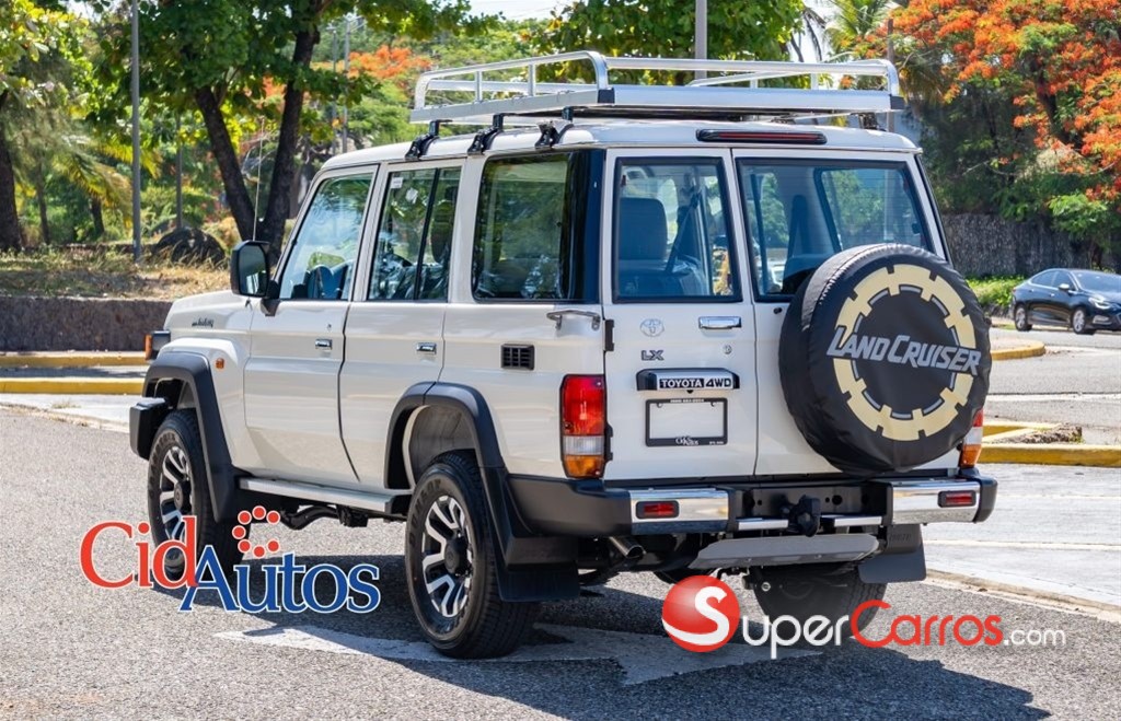2027 Toyota Land Cruiser Serie 70 — foto 4 / 12