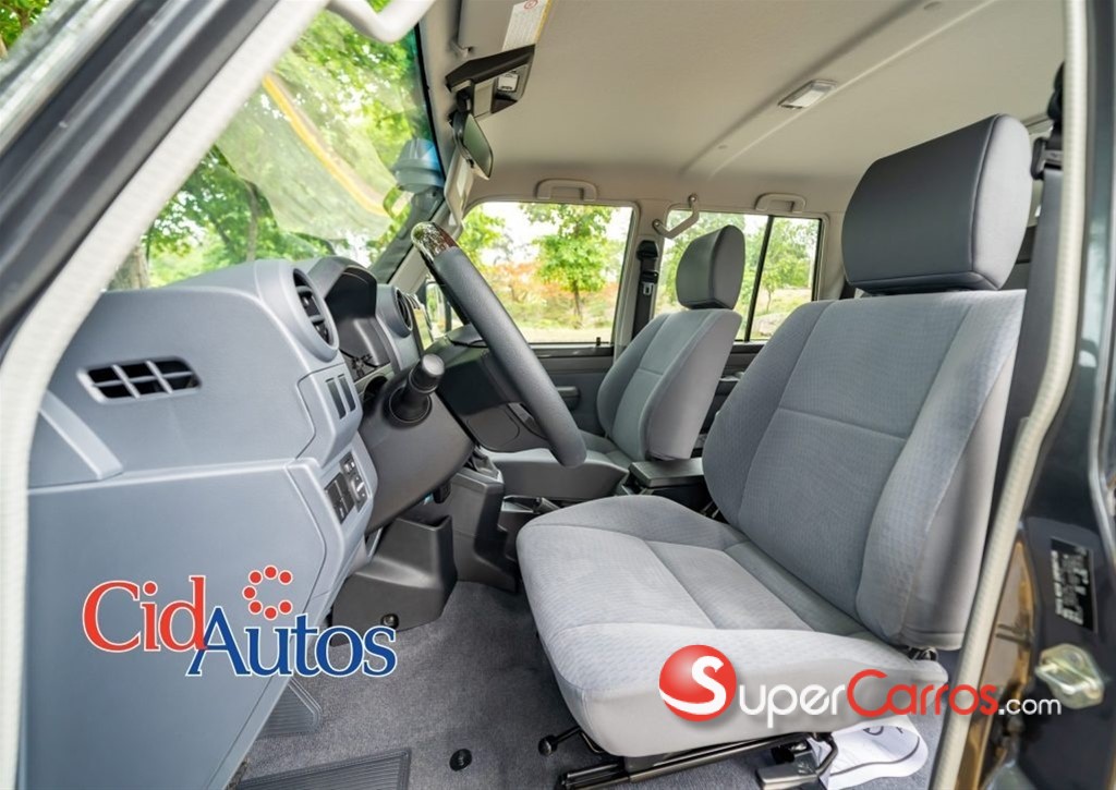 2027 Toyota Land Cruiser Serie 70 — foto 9 / 12