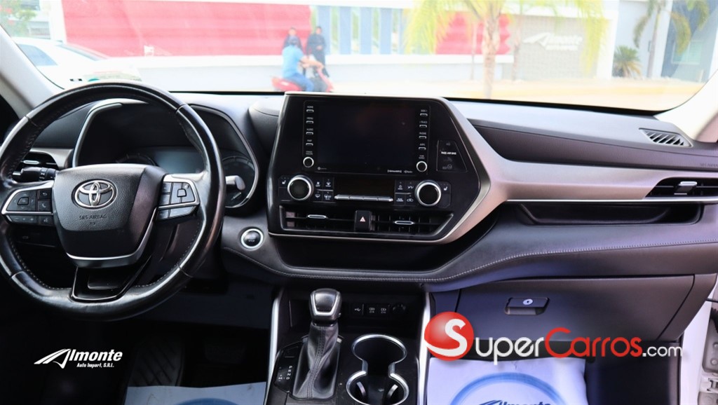 2021 Toyota Highlander XLE — foto 7 / 12