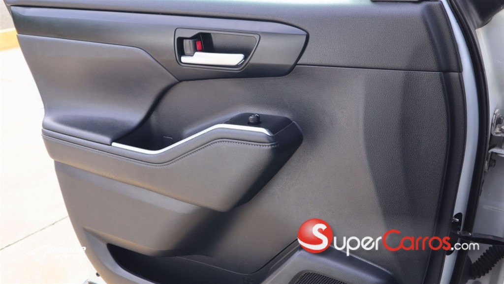2021 Toyota Highlander XLE — foto 10 / 12