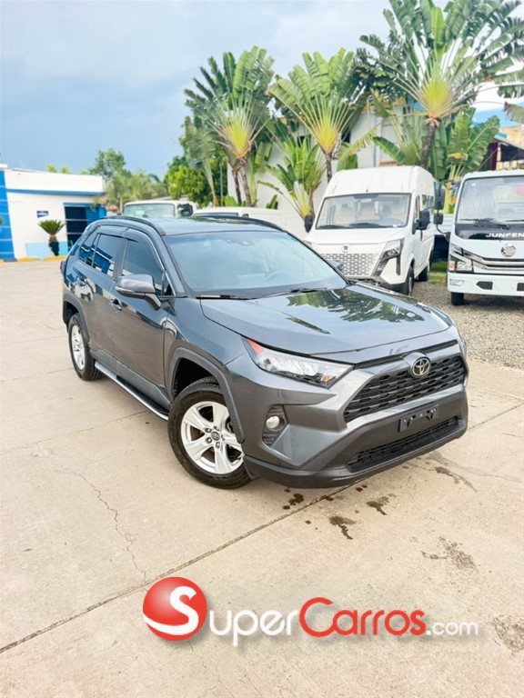2020 Toyota RAV4 XLE